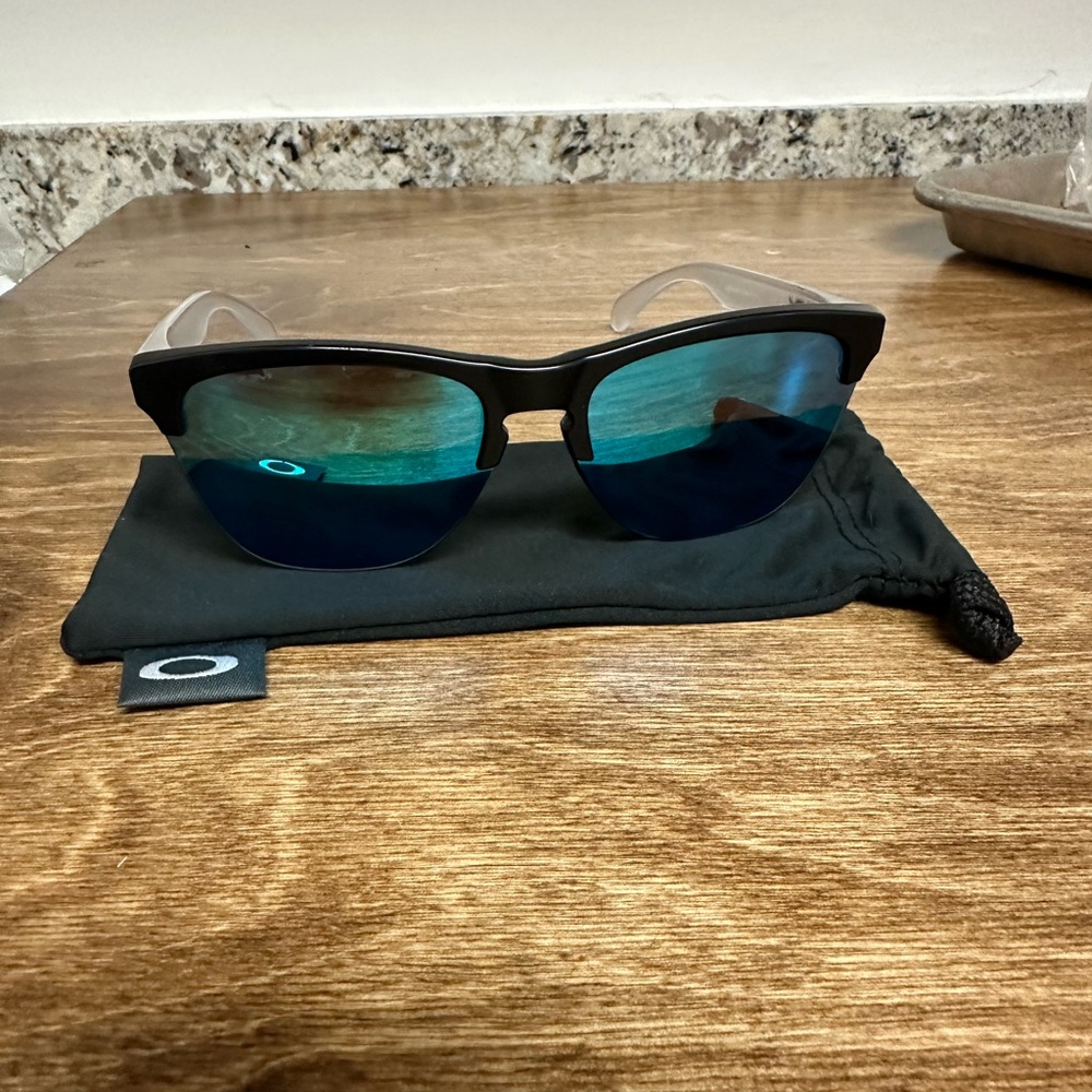 Oakley Black and Blue Men's Sunglasses